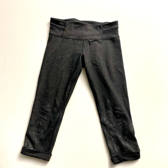 Lululemon | Rare Lululemon Acro Crop Peacock Leggings | Black | Size: 8 | - Picture 7 of 7